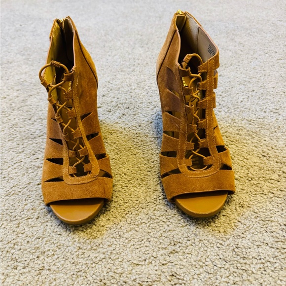 MICHAEL Michael Kors Elsie Cutout Lace-Up Bootie Size 7 - Picture 3 of 8